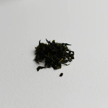 Load image into Gallery viewer, Full Sparrow loose leaf green tea by be-oom.  30g pouch within cardboard box.
