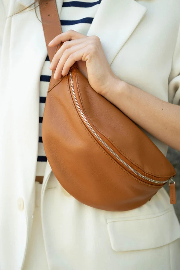 Unisex banana bag, tan leather by Carré Royal