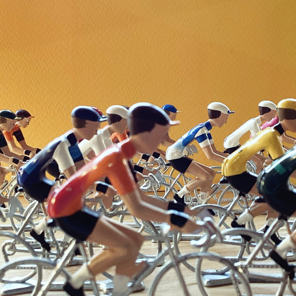 Miniature Cyclists by Flandriens