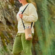 Load image into Gallery viewer, Black+Blum - Bottle Bag - Recycled Insulated Bottle Bag: Clay
