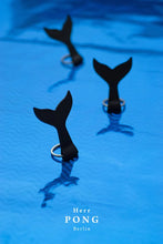 Load image into Gallery viewer, Handmade leather Whale Tail keyring by Herr PONG Berlin
