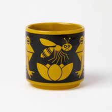 Load image into Gallery viewer, NEW!  Frog and Fly Mug - Magpie x Hornsea
