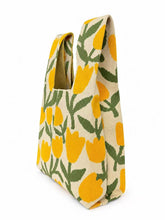 Load image into Gallery viewer, TOKEII KNIT STUDIO - Bloom &amp; Vine - Knitted Bag
