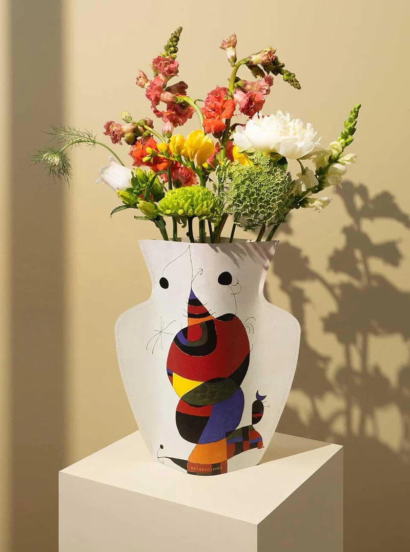 Paper vase by Octaevo Barcelona x Joan Miró Foundation