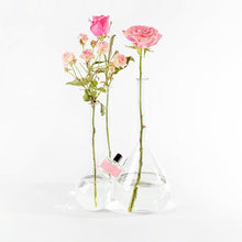 Load image into Gallery viewer, Bon Parfumeur 101.  Rose, sweet pea and white cedar - an elegant fresh rose. 30ml / 1 fl.oz.
