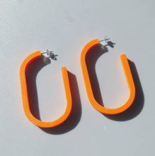 Load image into Gallery viewer, Oval Hoop Earrings, Will Sharp Jewellery
