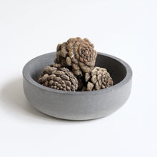Load image into Gallery viewer, Utility Bowl in concrete - small / 15cm

