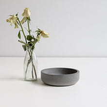 Load image into Gallery viewer, Utility Bowl in concrete - small / 15cm

